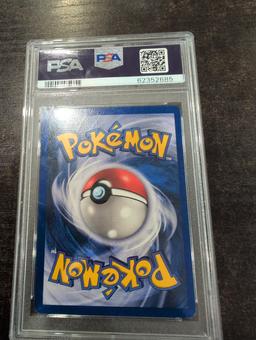 Pokemon: PSA 8 Shadowless Squirtle Base Set