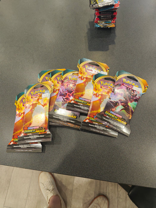 Pokemon: darkness ablaze sleeved booster pack